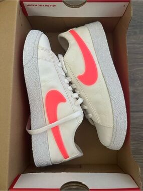 Nike blazer low hot pink